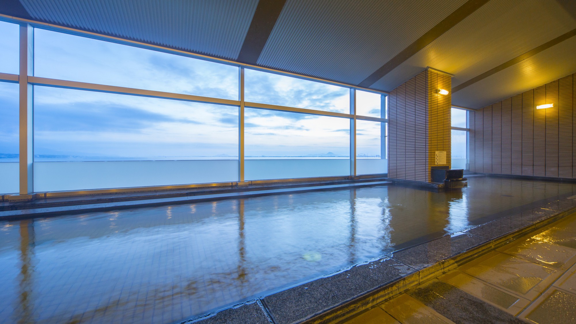 【鉄板焼ディナー】カウンターのライブ感とともに近江牛を堪能！夕朝食付プラン