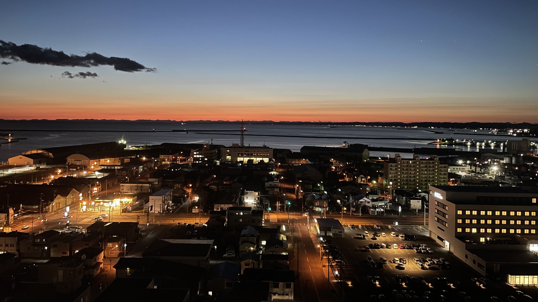 【客室からの景観】ツインルームやダブルルームからは釧路の夕日と太平洋が織りなす絶景をが望めます。