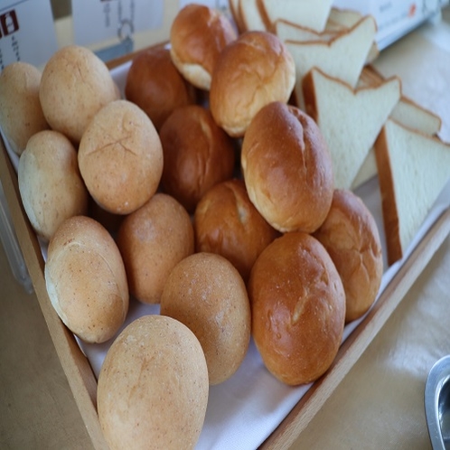 【朝食】胚芽パン・ロールパン・トースト