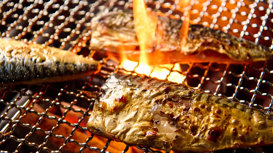 【朝食　選べる一品】「じゅわっと香ばしい、鯖の炭火焼き」 