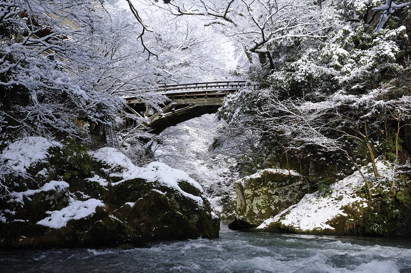 こおろぎ橋　雪景色