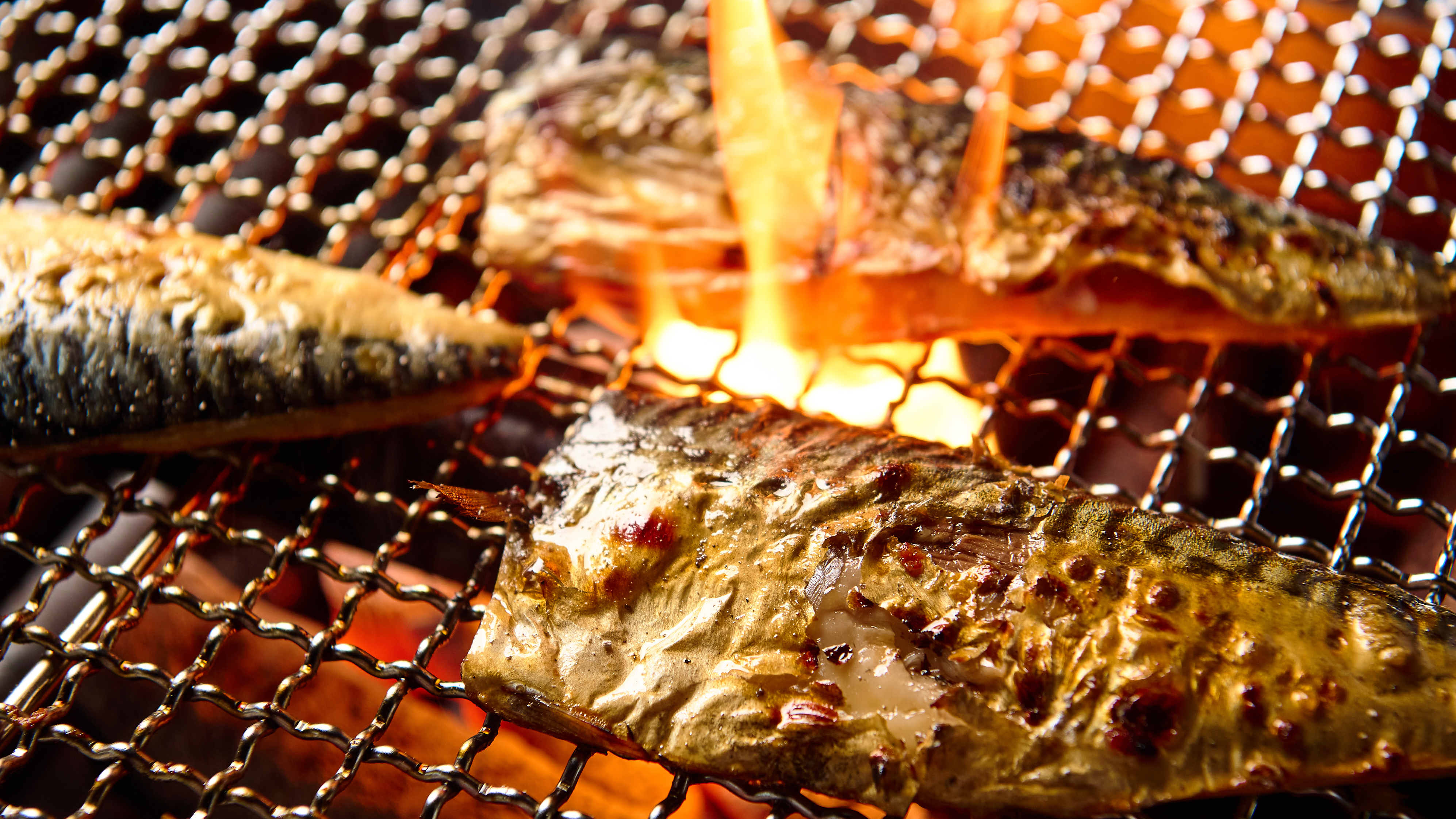 【朝食　選べる一品】「じゅわっと香ばしい、鯖の炭火焼き」 