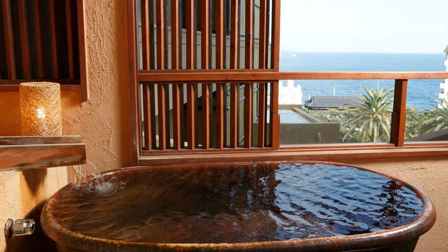 【デッキ付き陶器の露天風呂付】４２平米　和室