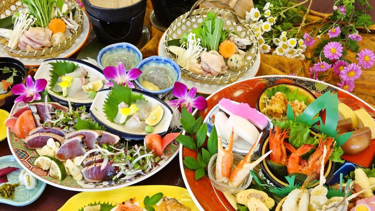 高知県の山の幸・海の幸を盛り合わせたボリューム満点の皿鉢料理※一例