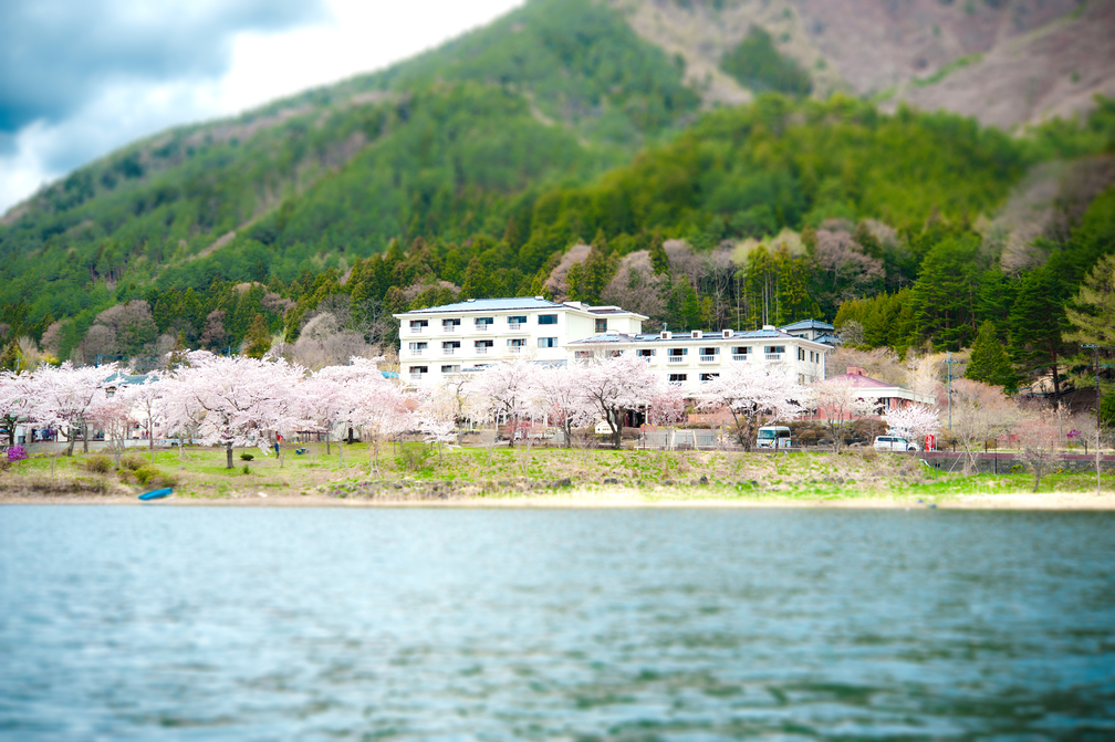 【甲州牛特別プラン】1泊2食◆「甲州牛サーロイン富士山溶岩焼き＋地産地消にこだわった季節の会席」