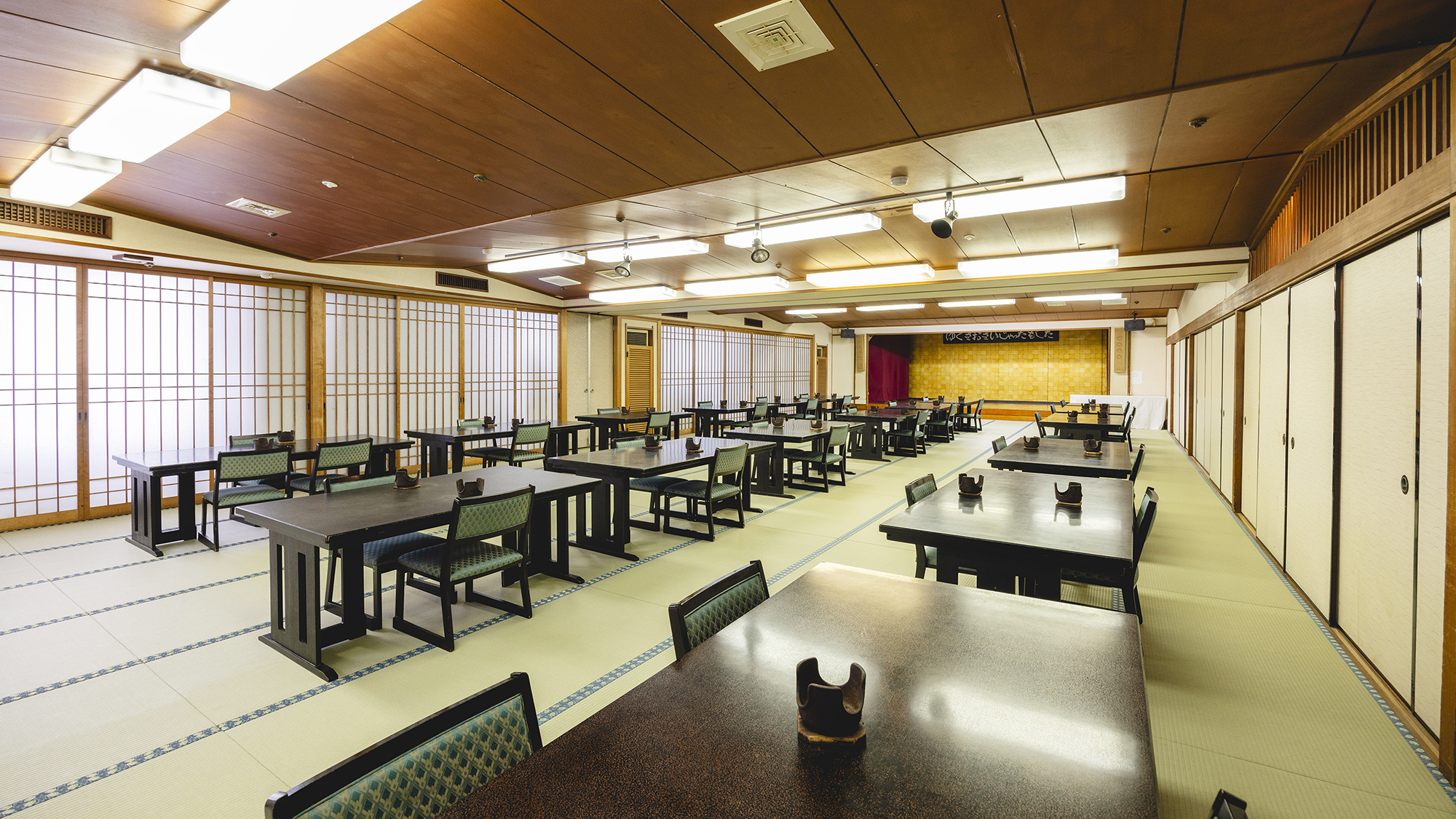 【宴会場】 お食事会場