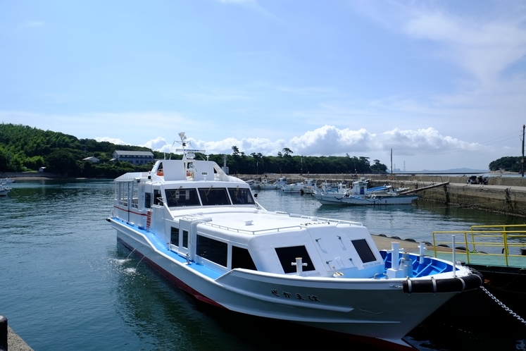 一色港から佐久島を往復する高速船
