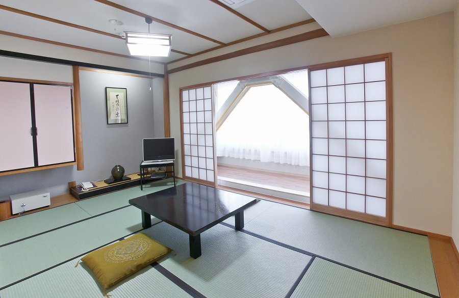 Kamar bergaya Jepang tipe 7,5 tatami (contoh)