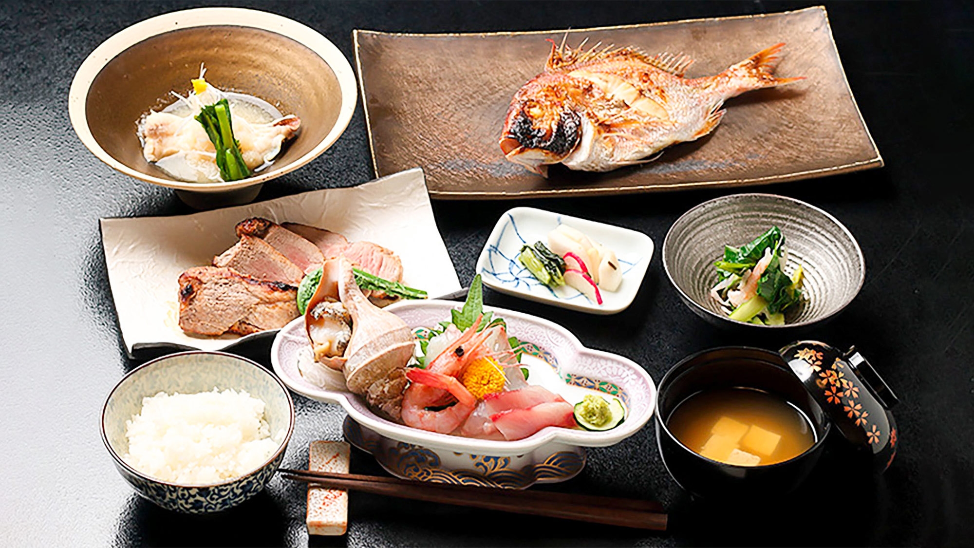 【ベーシックプラン／2食付】季節の食材でお作りするおまかせ夕膳と和朝食、薬草風呂でゆっくり