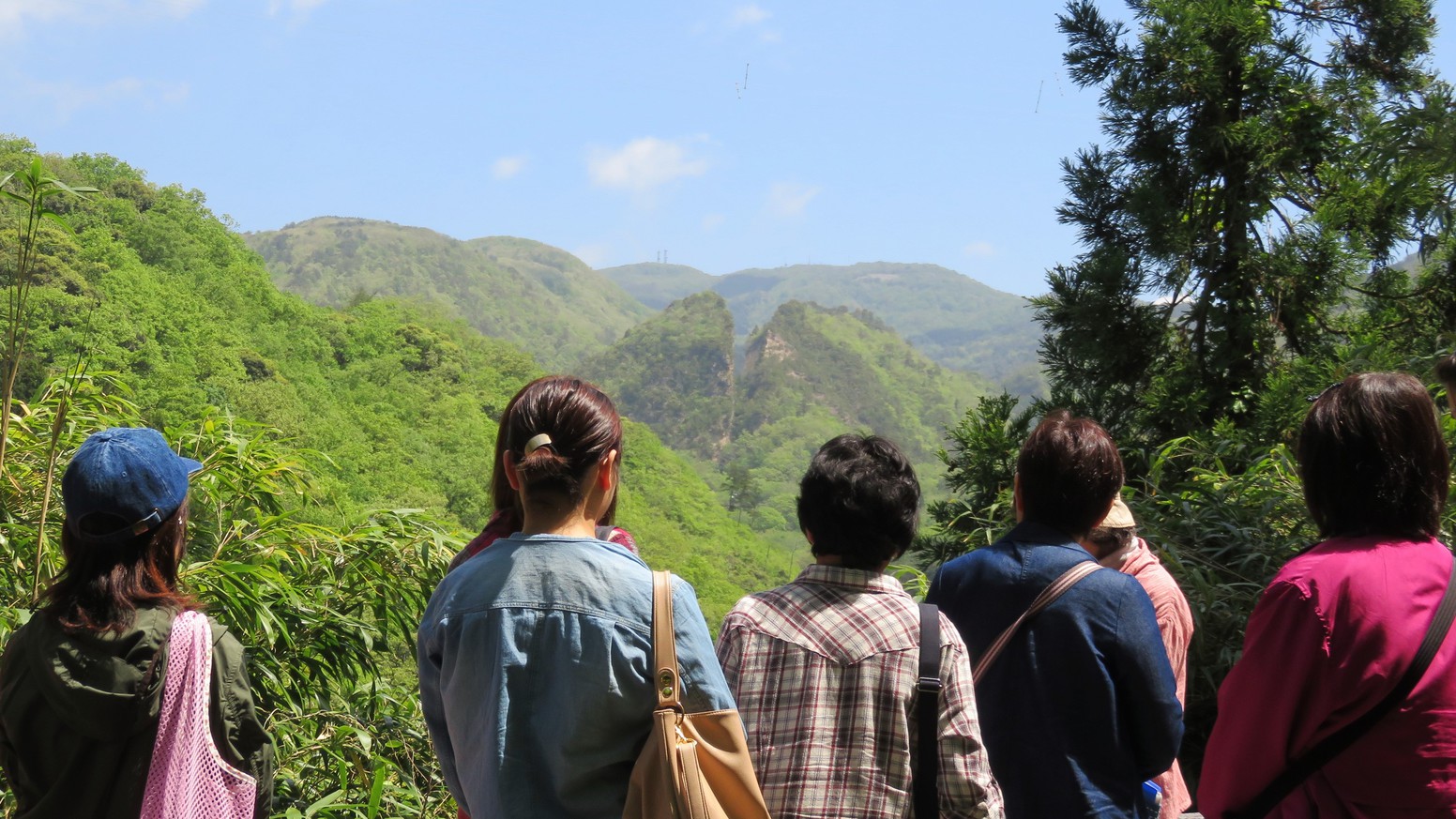 佐渡金銀山道遊の割戸を望む