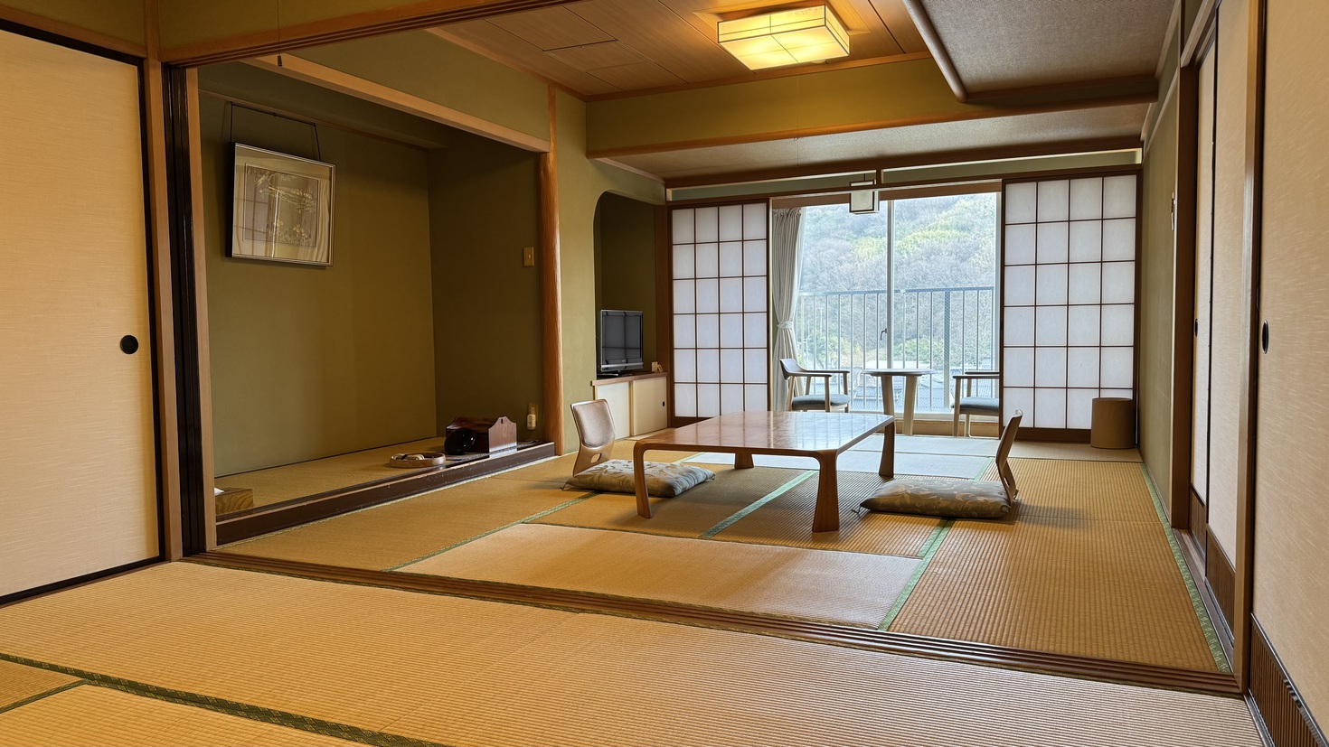 【広めの和室】10畳＋6畳・街並み眺望