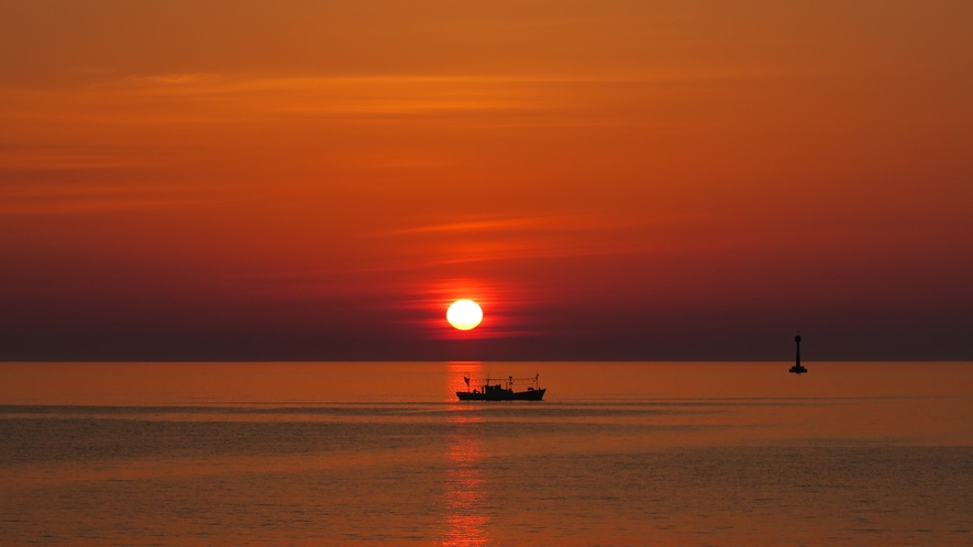 ホテル前海岸の夕景（6月）