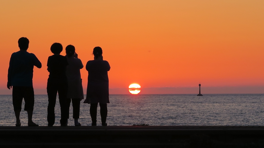 ホテル前海岸の夕景（6月）