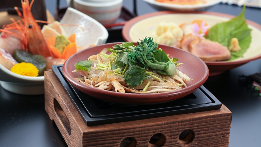【料理例】春の一品　白魚・山菜の柳川風鍋