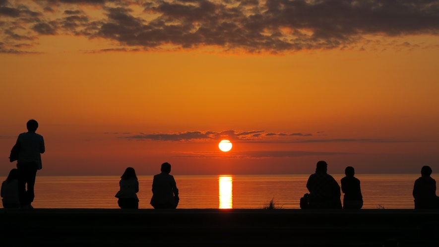 ホテル前海岸の夕景（5月）