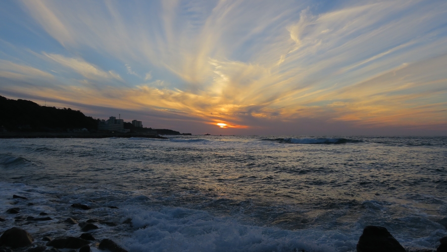 ホテル前海岸の夕景（10月）