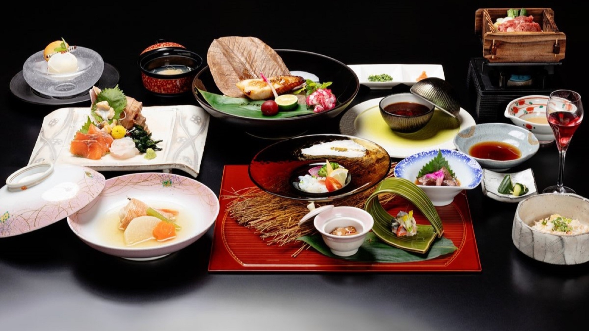 【ゆったりお食事】知床の厳選素材を使った和食膳を-夕食・朝食は食事処「氷海」【一泊二食】