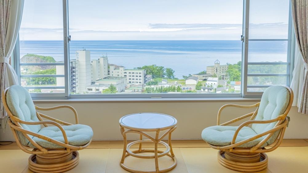 【西館・オーシャンフロントビュー確約】オホーツク海の眺望を満喫〜「マルスコイ」でフリードリンク付