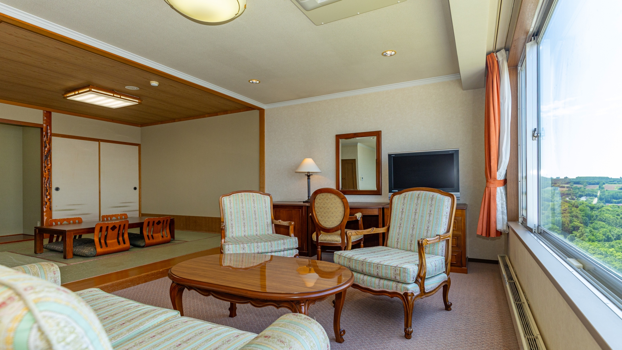 ＜西館＞和洋室60㎡　高層階／禁煙