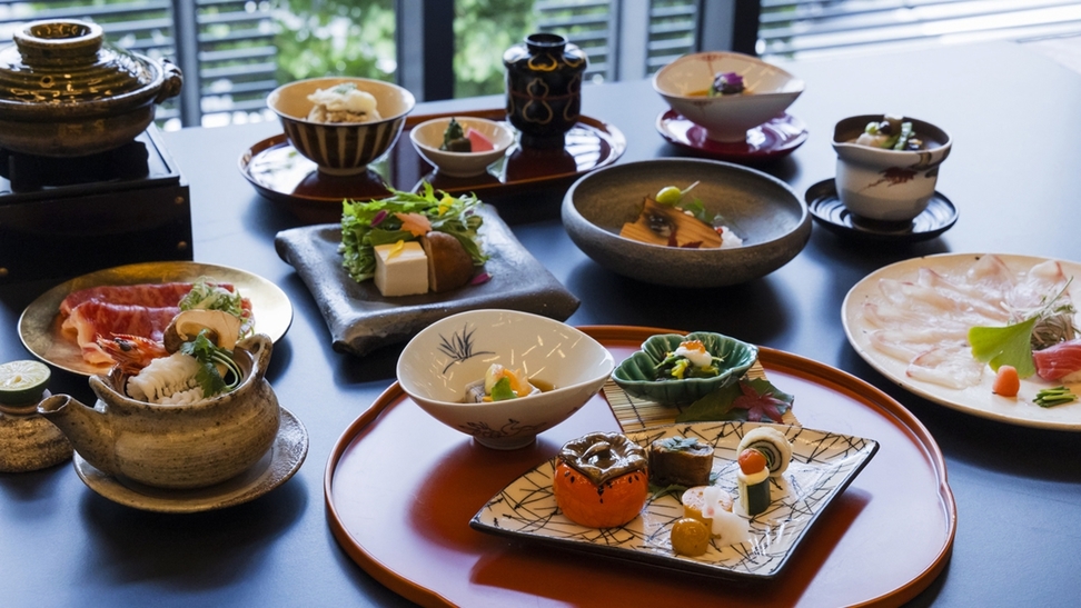 【朝・夕食付】旬の食材を贅沢に味わう季節のこだわり京会席　〜京都温泉＜天然自家源泉＞〜