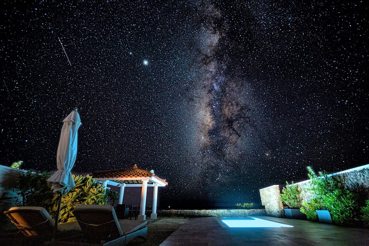 客室テラス夜景星空