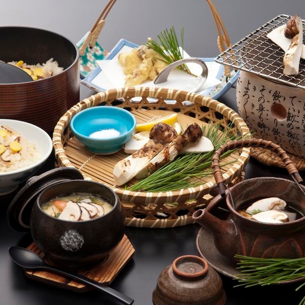 《松茸五品付プラン》秋の味覚を堪能　焼き松茸・土瓶蒸し・天麩羅・茶碗蒸し・松茸ご飯