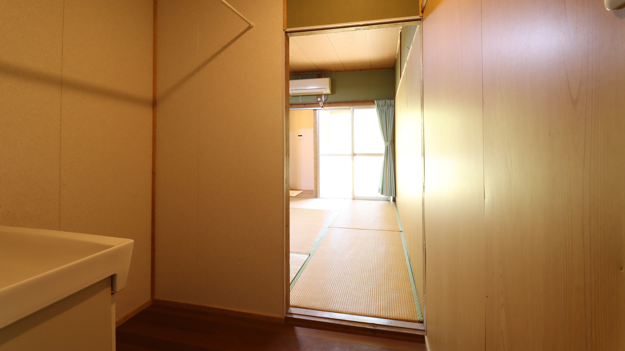 【和室8畳】奥行きのある客室です