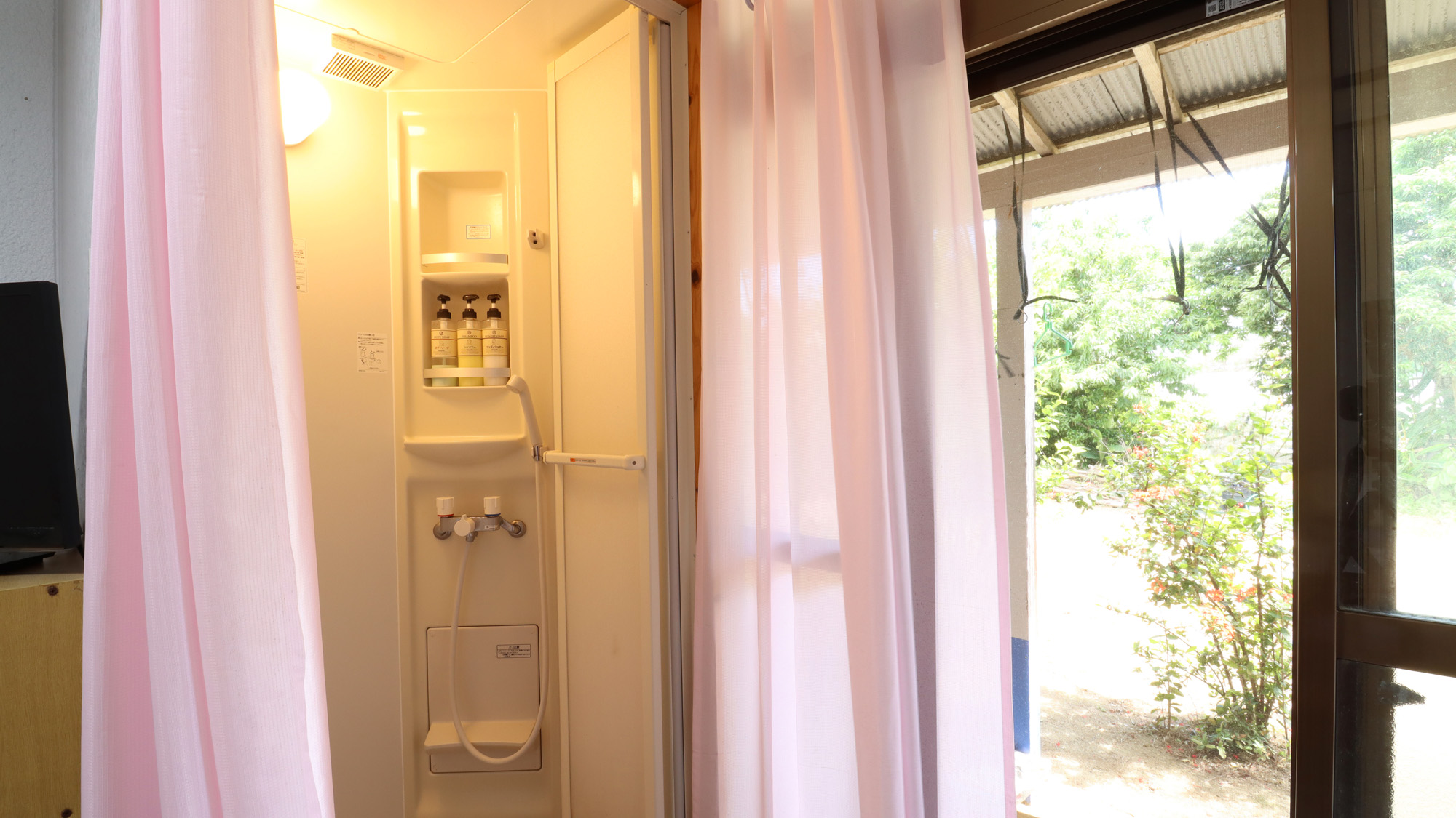 【客室：ツイン】シャワー後は島風にあたってスッキリ☆