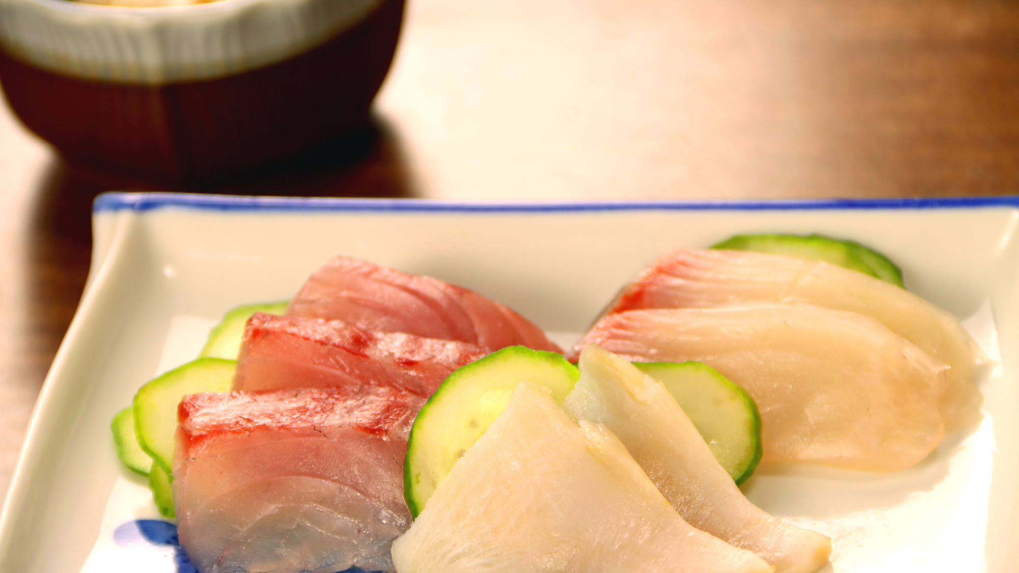 【夕食一例】宿の主人が獲ってきた新鮮な刺身