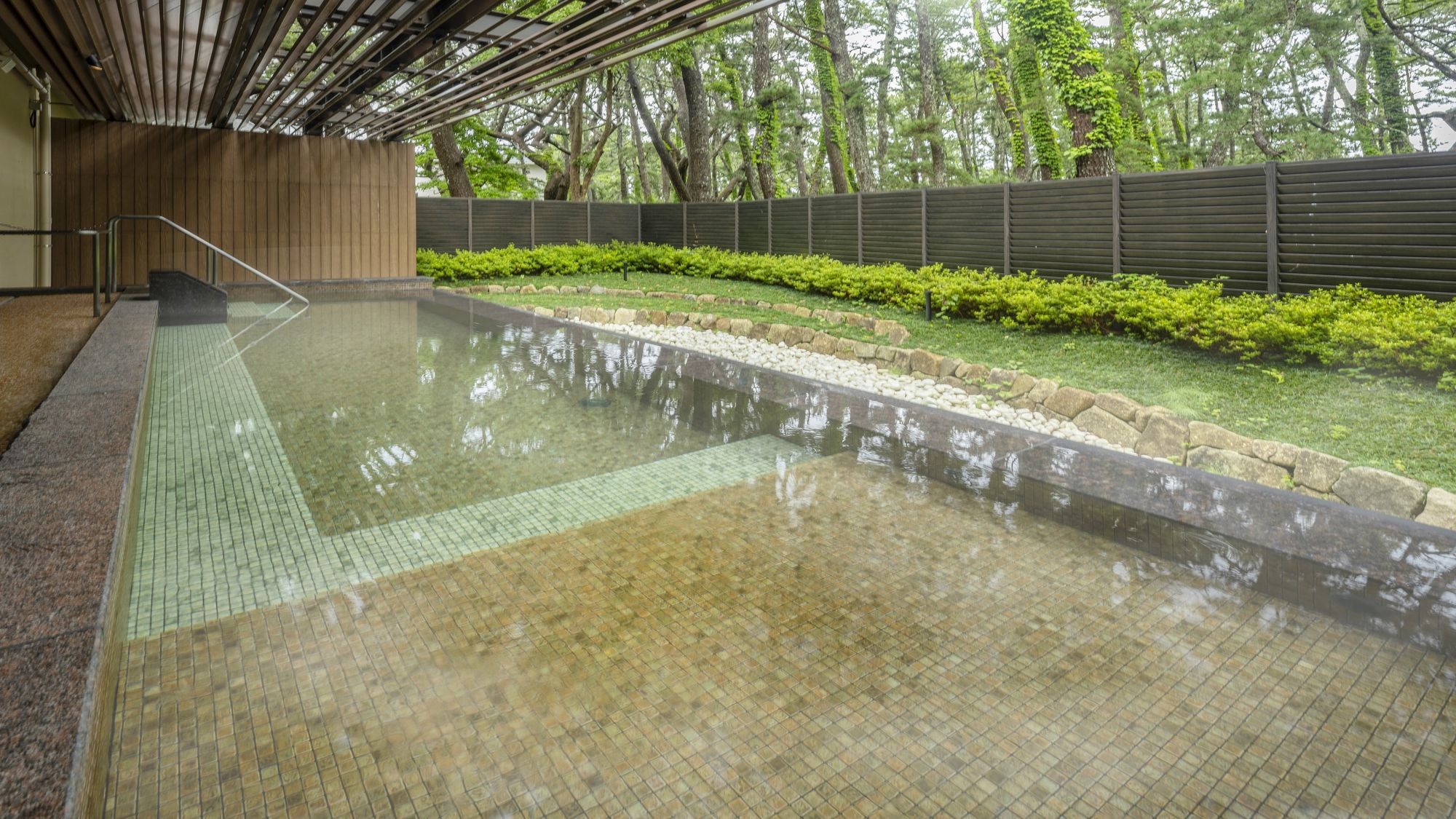 鴨川温泉の露天風呂でリフレッシュ♪ ビジネス・レジャーにもおすすめ !素泊まりプラン