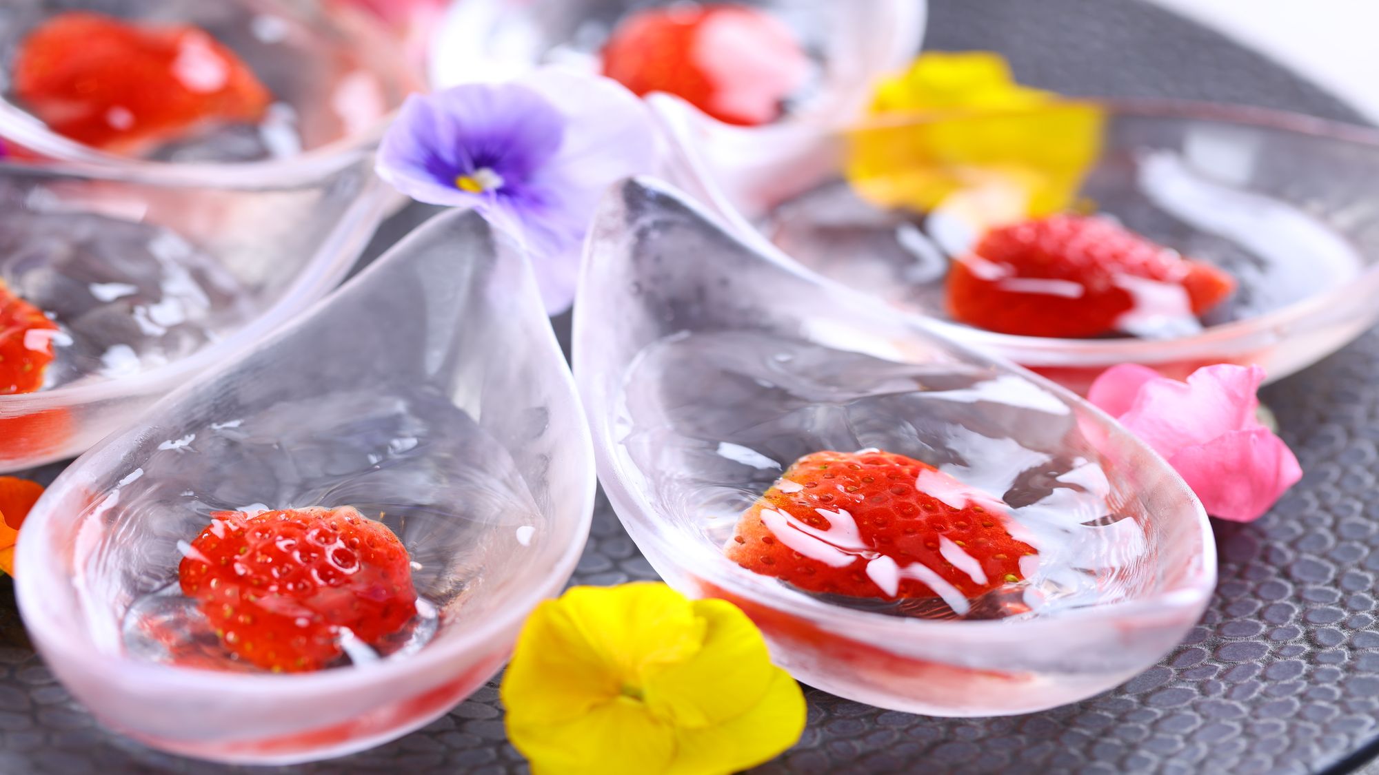 【ビュッフェメニュー】春（2026年3月～2026年5月）イチゴの水ゼリー