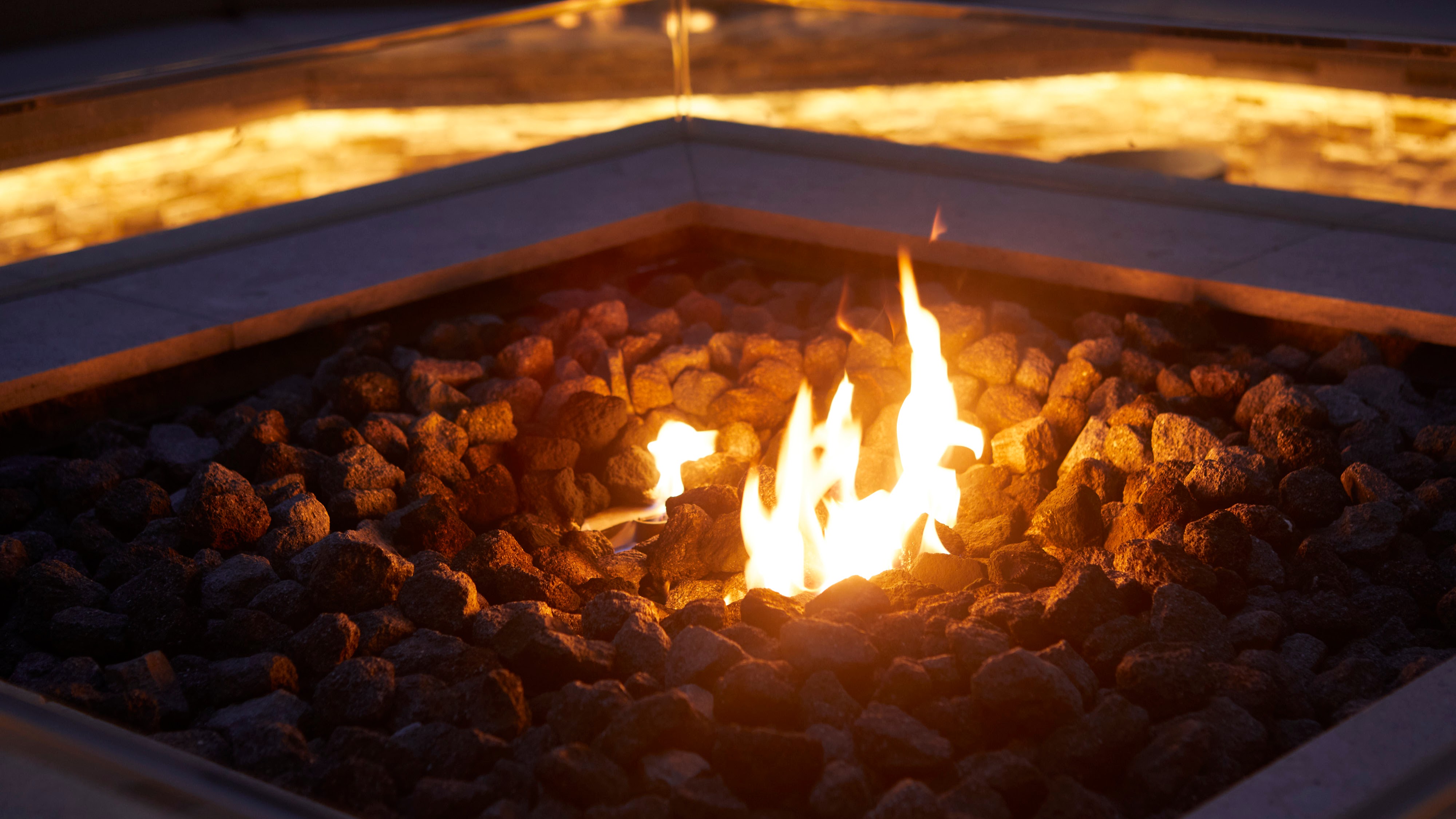 中庭の暖炉