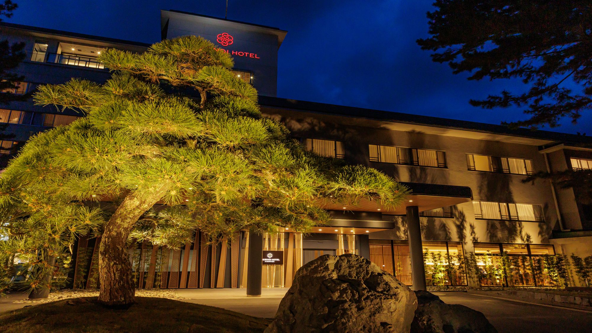 亀の井ホテル鴨川の外観