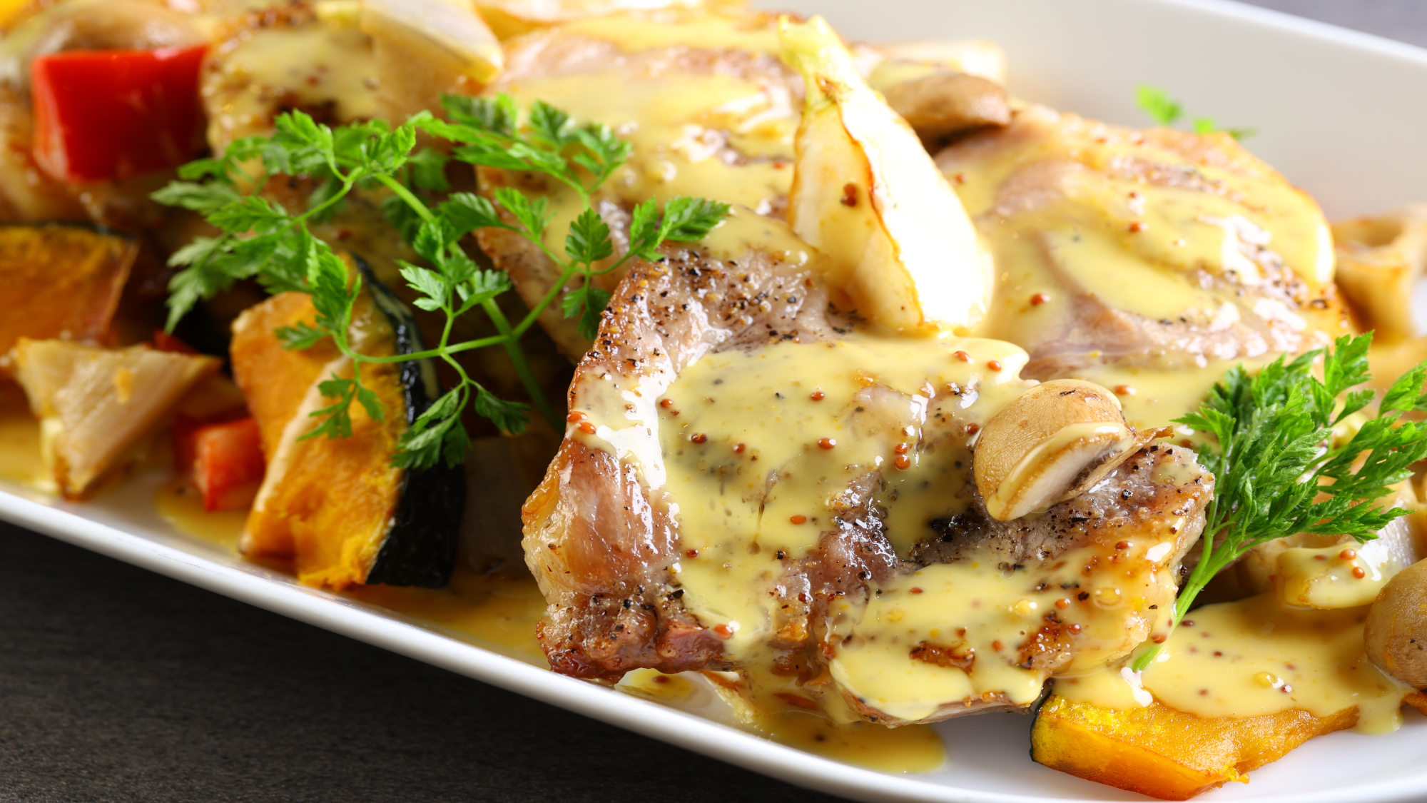 【夕食ビュッフェ】冬（2025年12月～2026年2月）豚肉と野菜のハニーマスタード