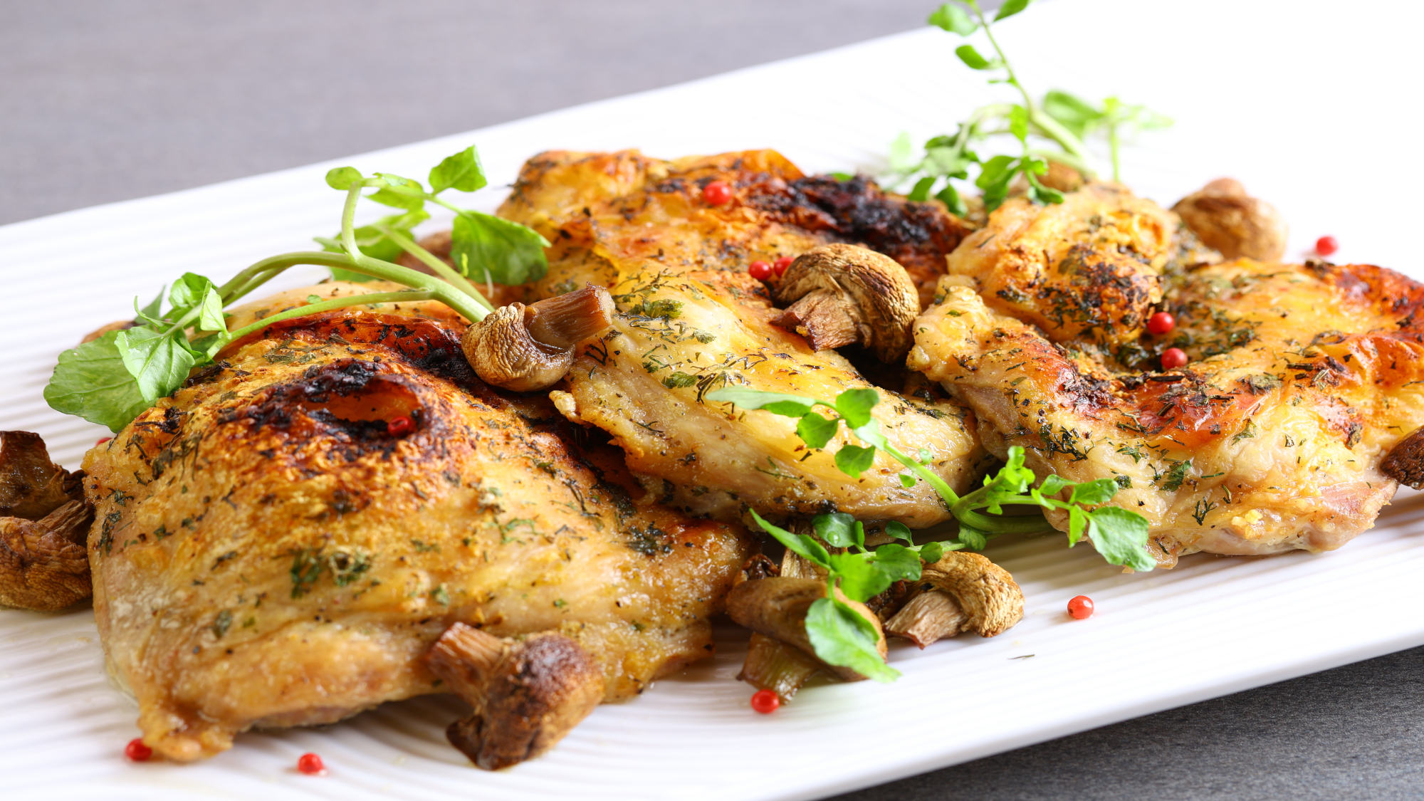 【夕食ビュッフェ】冬（2025年12月～2026年2月）鶏肉とマッシュルームの香草焼き