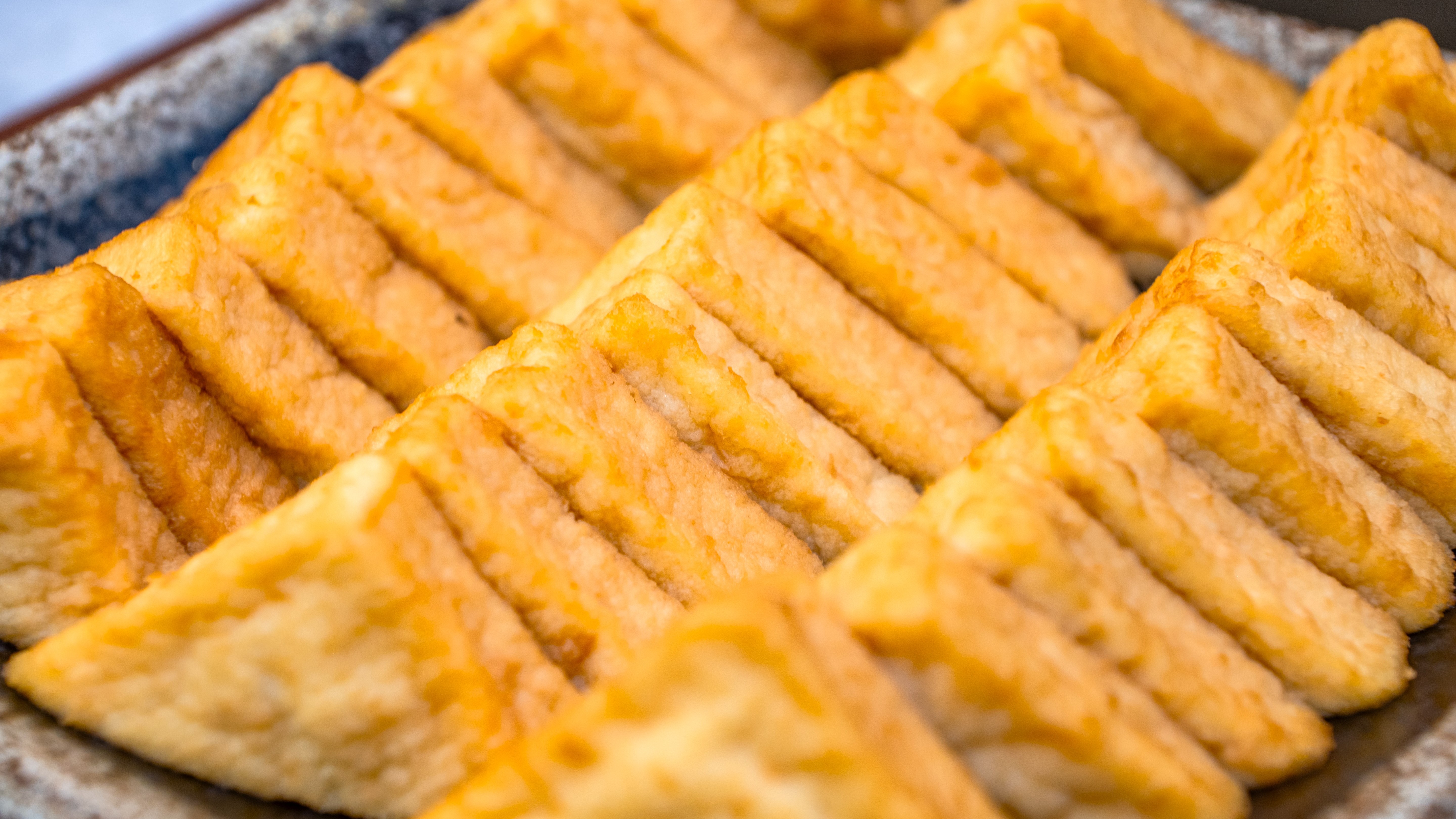 ご当地メニュー：三角揚げ