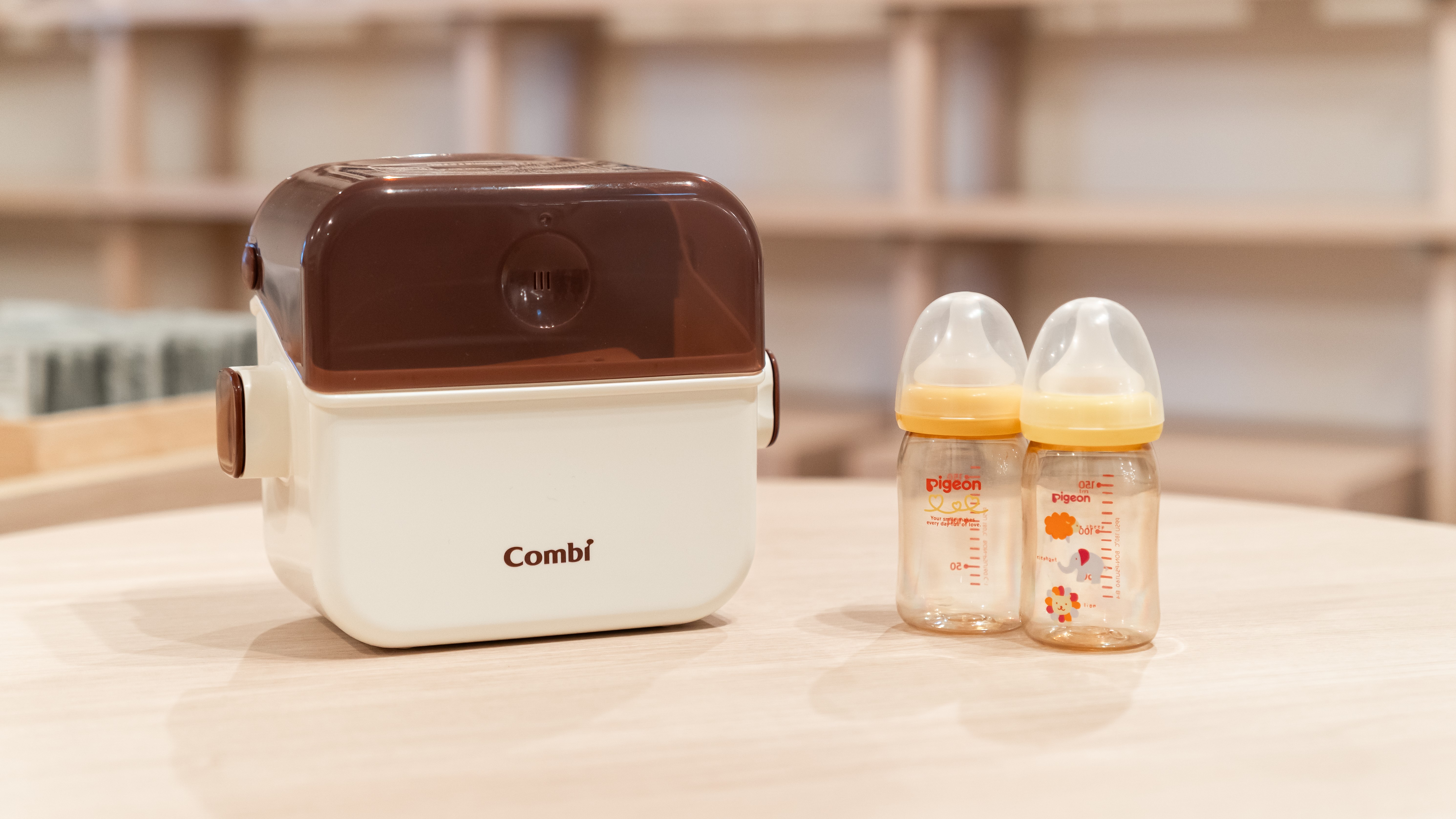 哺乳瓶消毒器(哺乳瓶はございません)