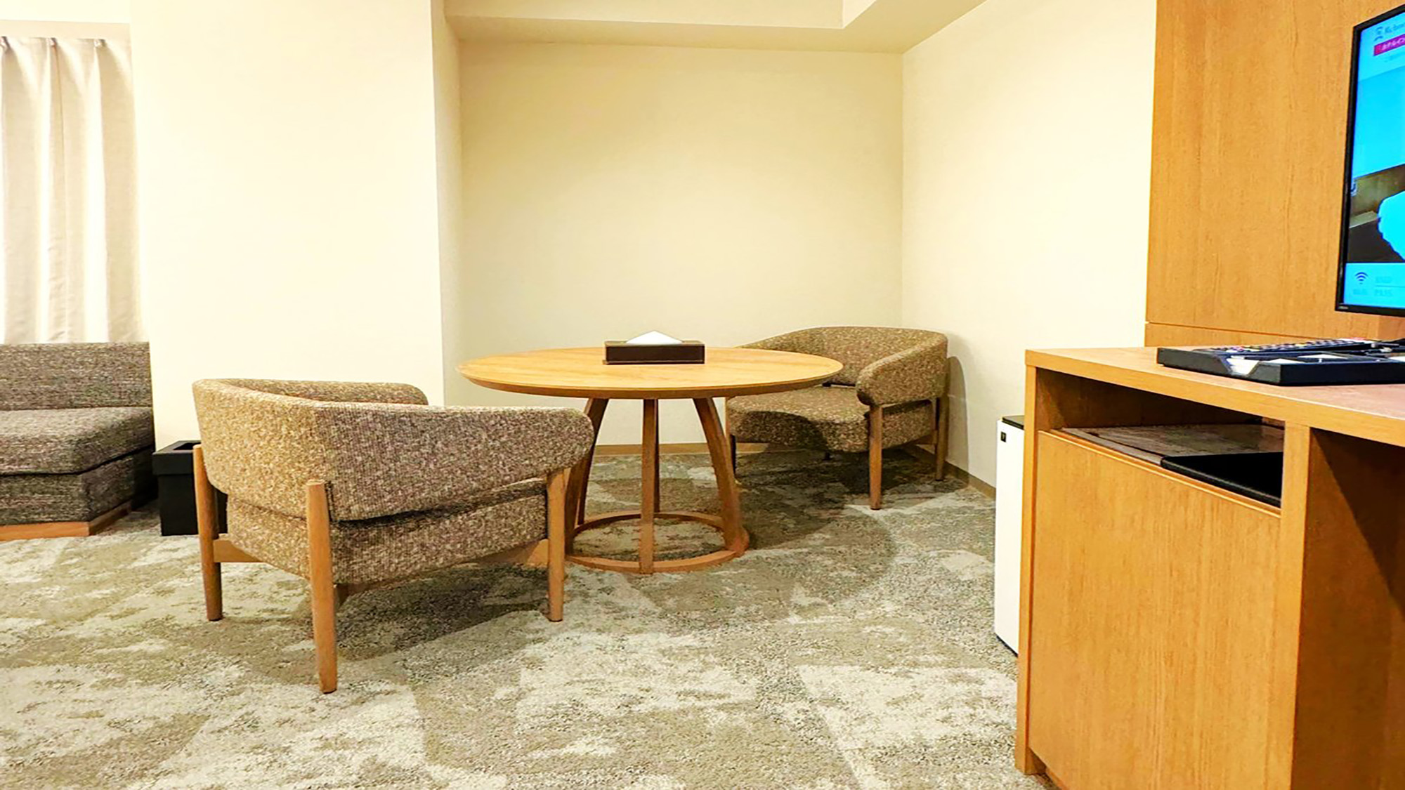 別館：ロイヤルシングル広さ(㎡)：32ベッド幅：180×200ベッド1定員2名EX不可