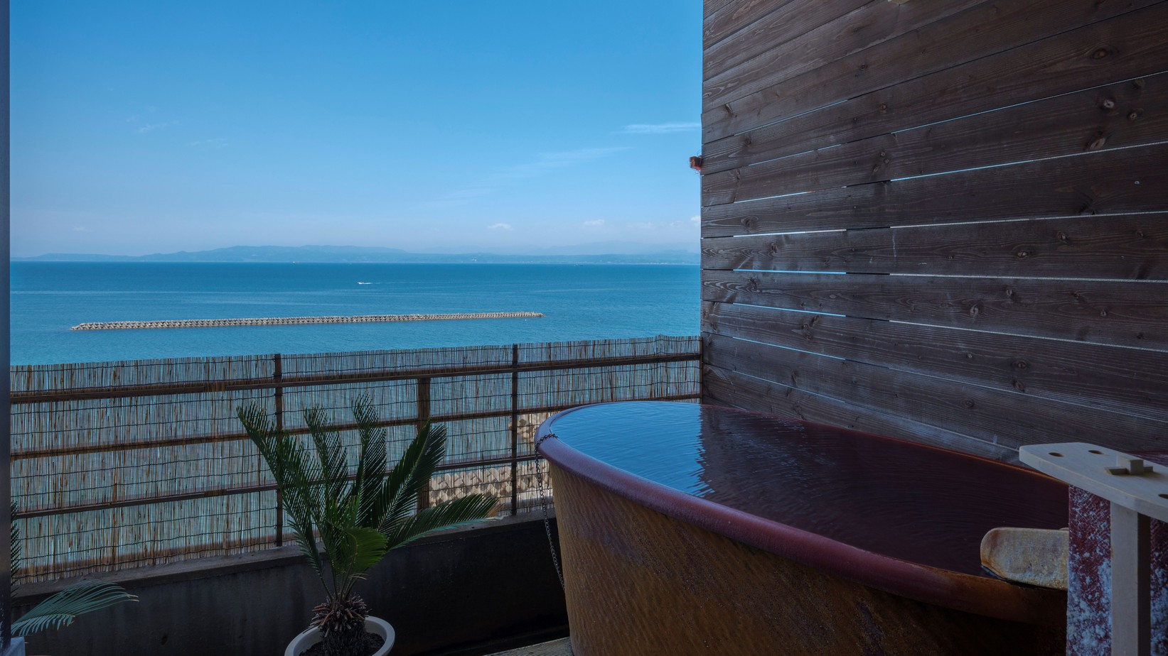 ６階【陶器露天風呂付】海側プチ和室2.5帖+ツイン+まどろみ