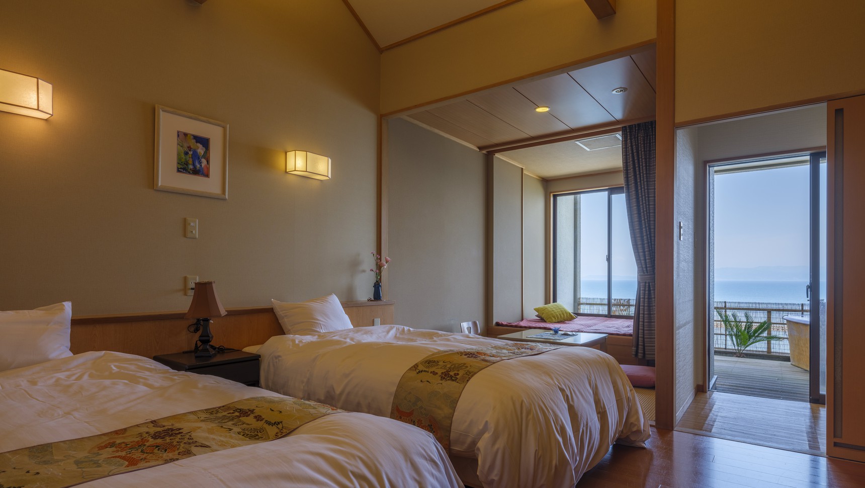 ６階【陶器露天風呂付】海側プチ和室2.5帖+ツイン+まどろみ