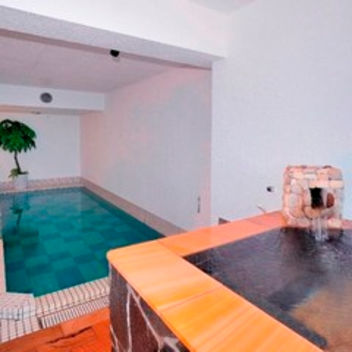 １階温泉水プール＆露天風呂付き客室