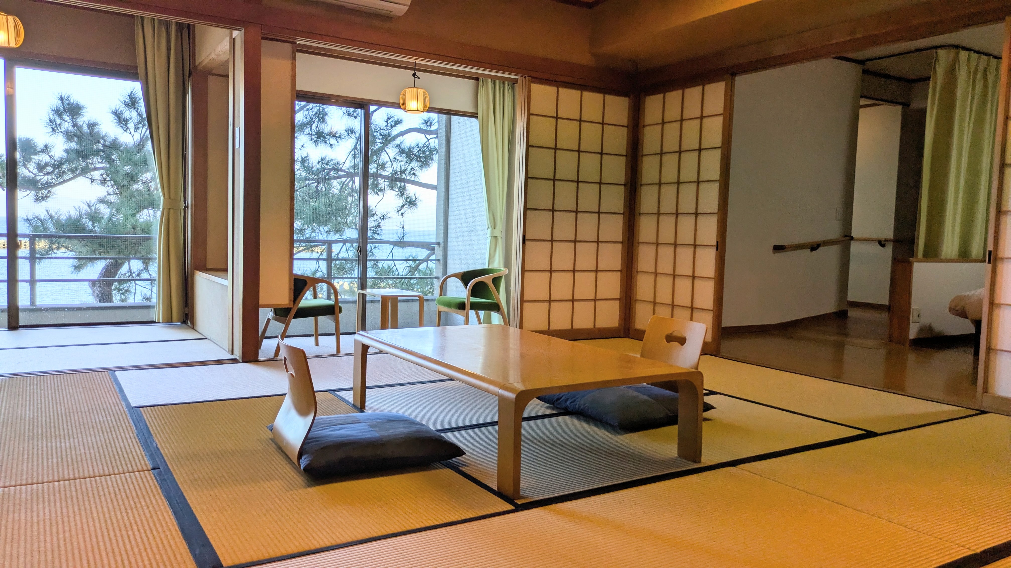 ２階【準バリアフリー】海側和洋室 12.5帖＆ツインベッド