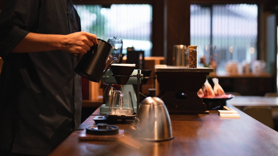 花かんざし内に構えるカフェ＆ストア「丘の暮らしと山の旅」