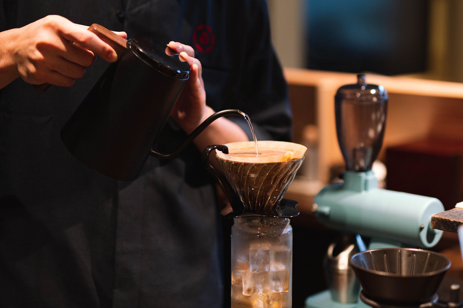 花かんざし内に構えるカフェ＆ストア「丘の暮らしと山の旅」