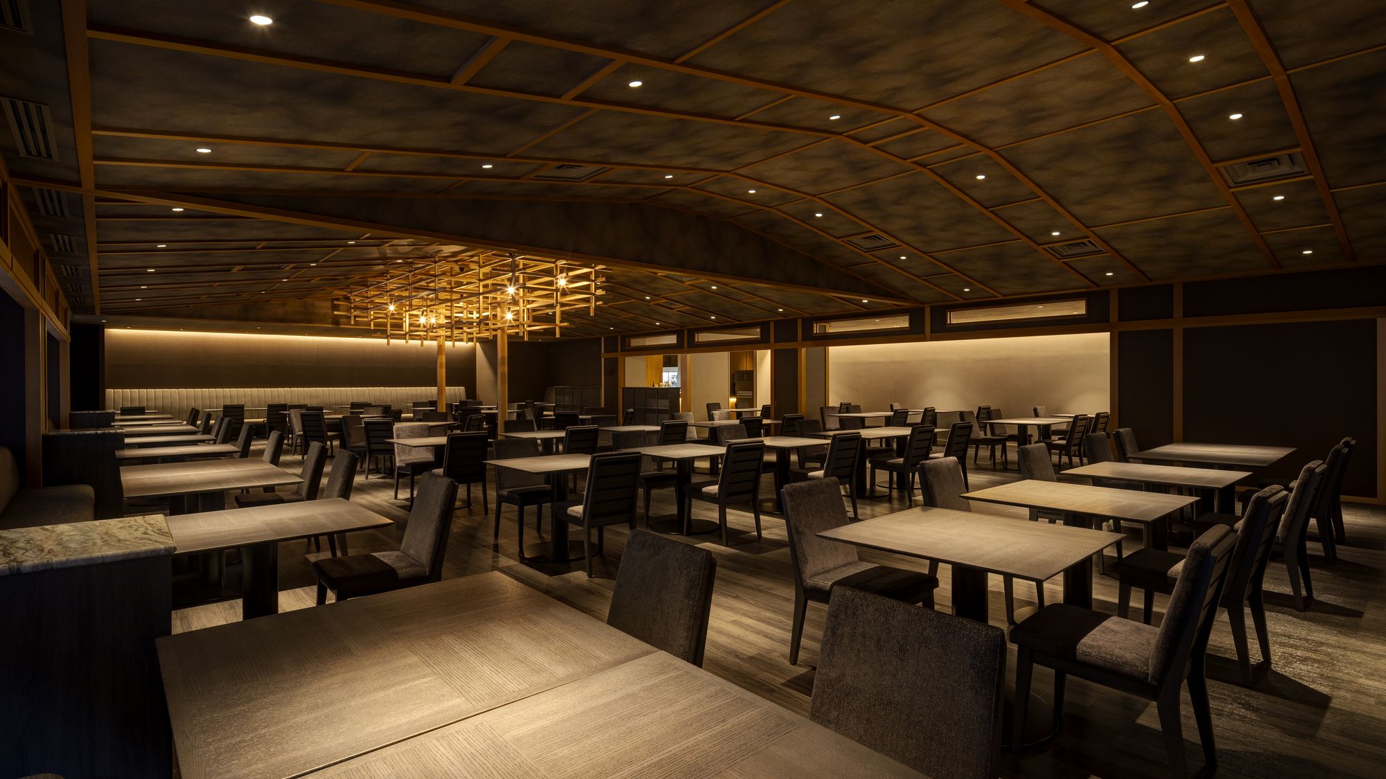 レストラン（2025年8月リニューアル）