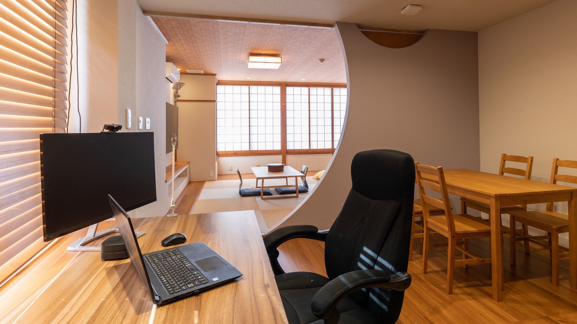 【和洋室：市村（いちむら）】◆和室と洋間は仕切り戸で閉め切れますので、仕事に集中できます♪