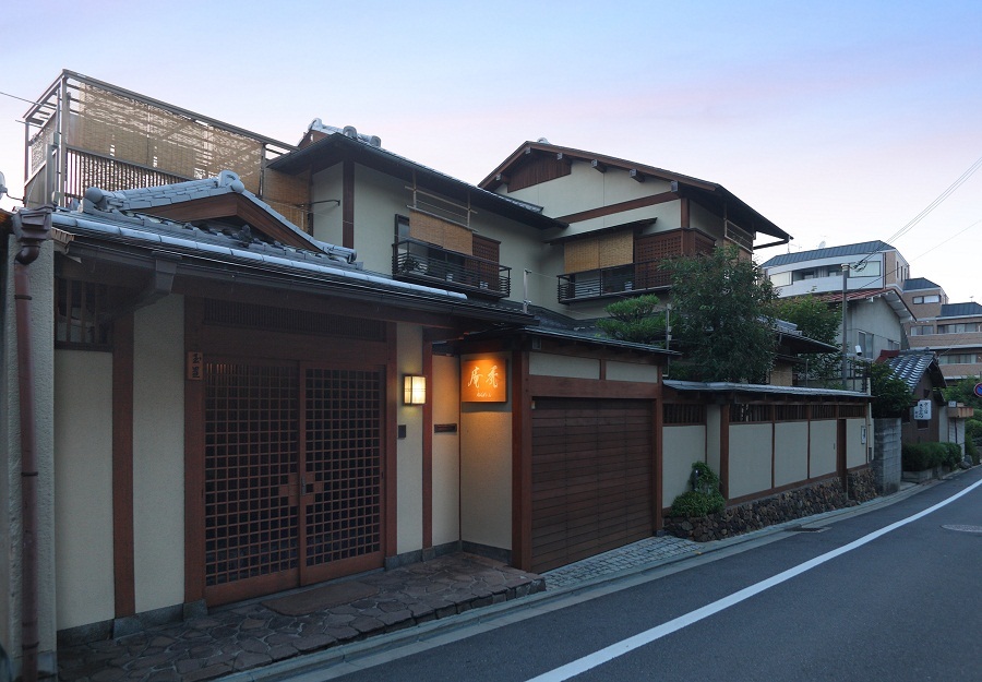 【連泊素泊まり（朝食なし）】清水寺に近い数寄屋造りの京都の家に泊まる【 2部屋限定の小さな宿】