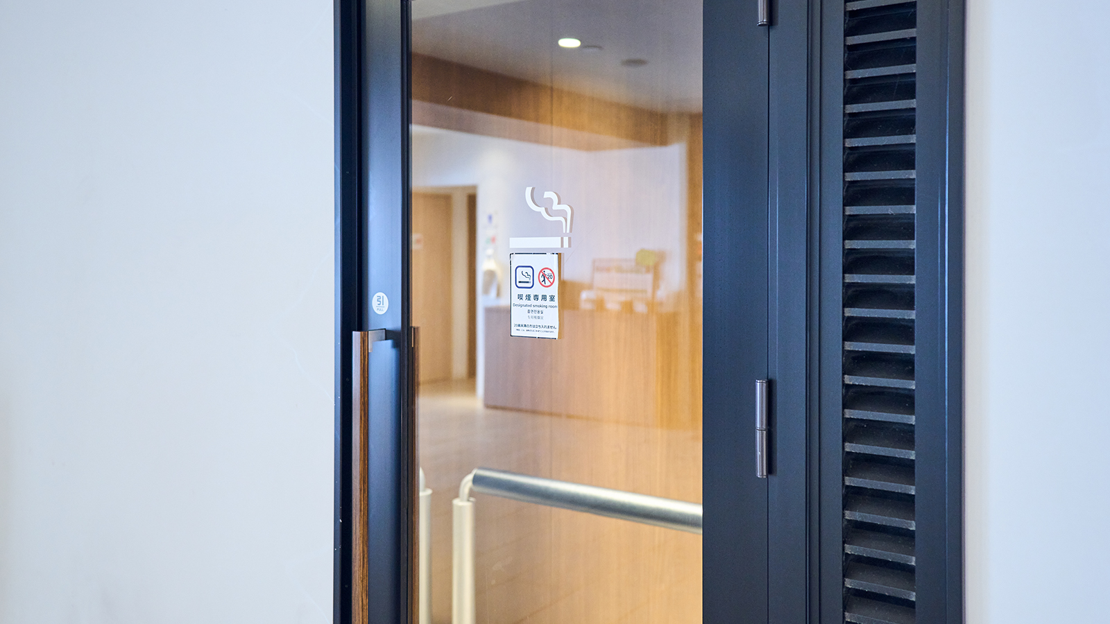 ロビー／喫煙ブース