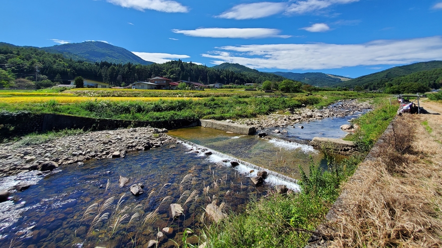 遠く里山から流れる無数河川では、渓流釣りや夏には、川遊びも楽しめます♪