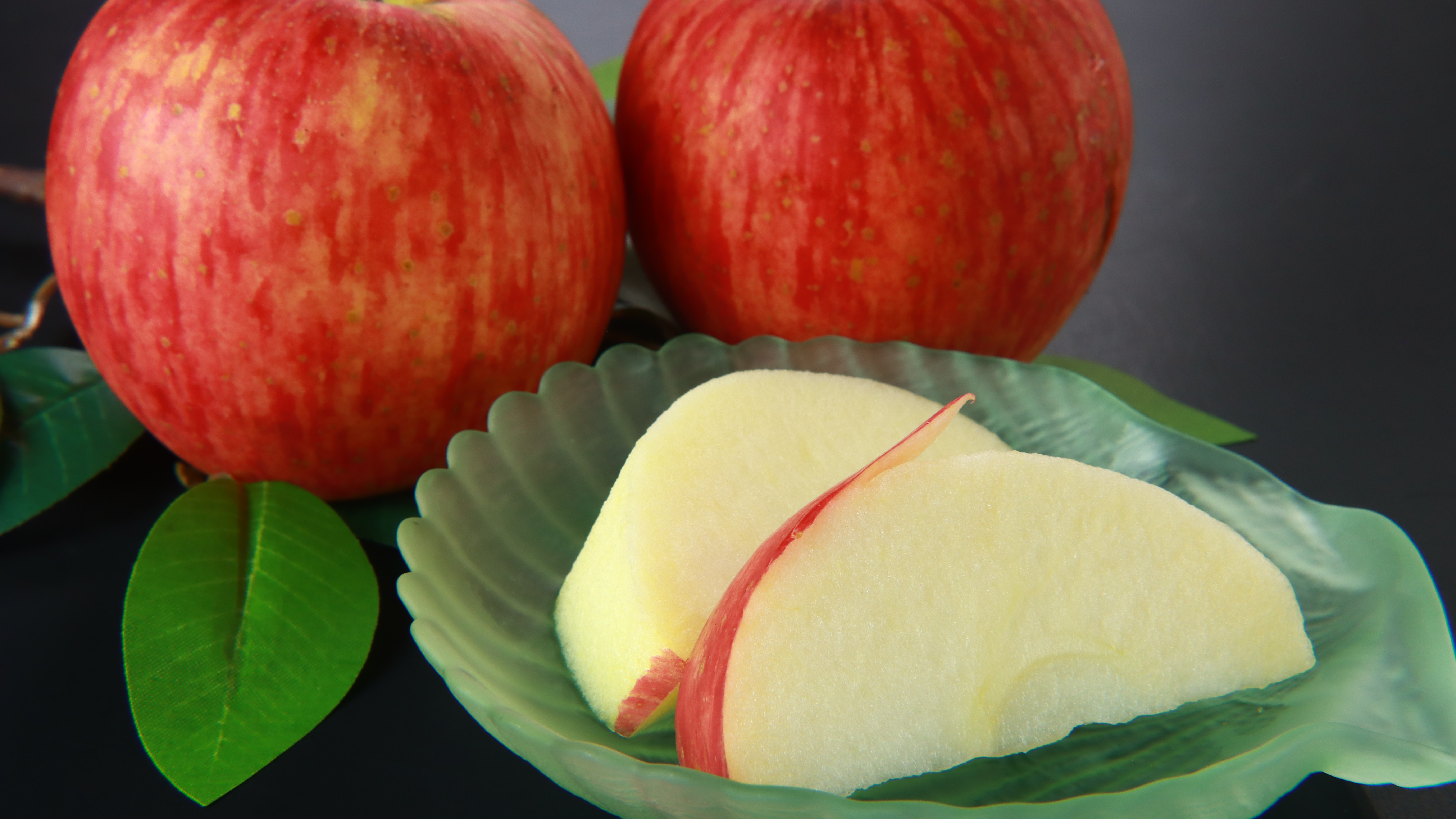 デザートには、近くの農園で収穫したりんごを